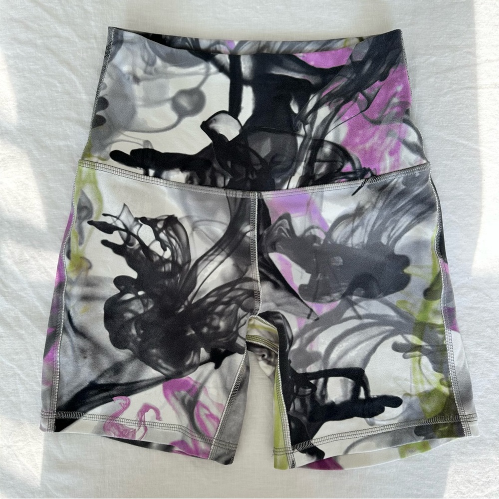 Lululemon Throwback Align HR 6” Shorts in Unicorn Multi